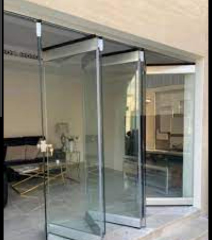 درابزين زجاجي لمسبح