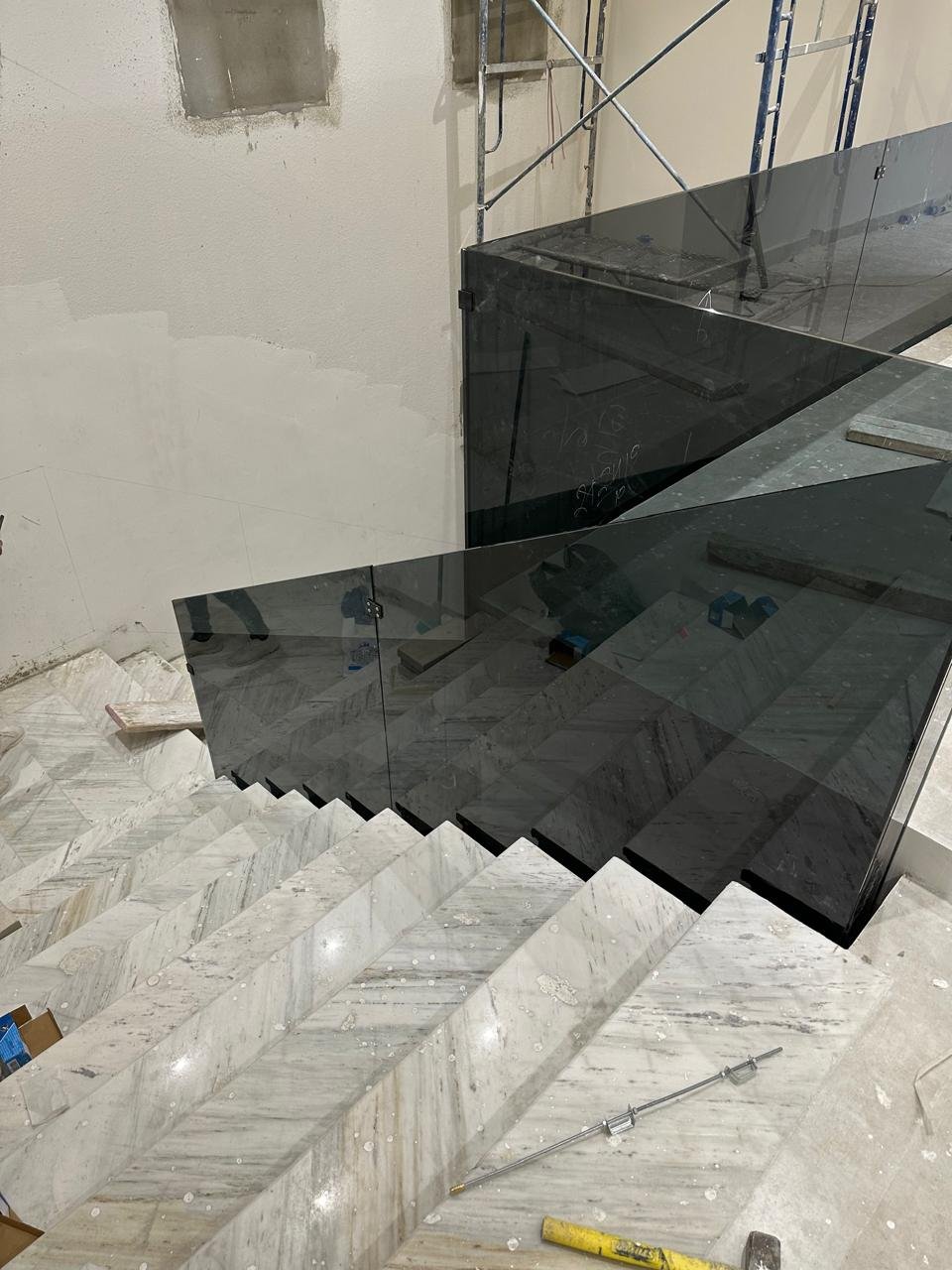 تركيب زجاج سيكوريت